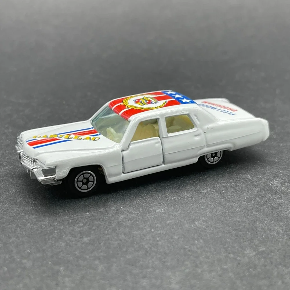 Yatming 1970's Cadillac Fleetwood Brougham Car White Diecast‎ 1/64 Opening Doors